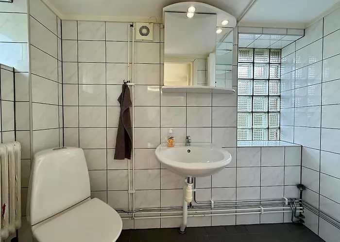 Workers - 3 Bedroom - 6 Beds - Free Parking Holiday home Gothenburg