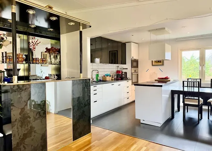 Workers - 4br - 4 Beds - Parking - Near Volvo * גטבורג