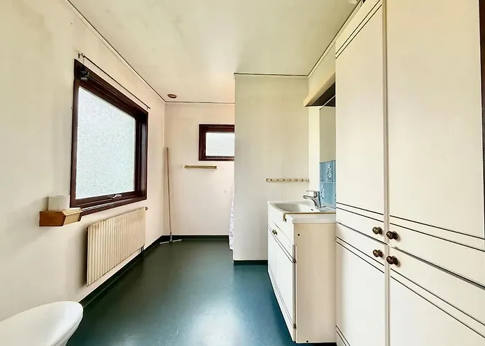 Workers - 11 Beds - Parking - Near Volvo *