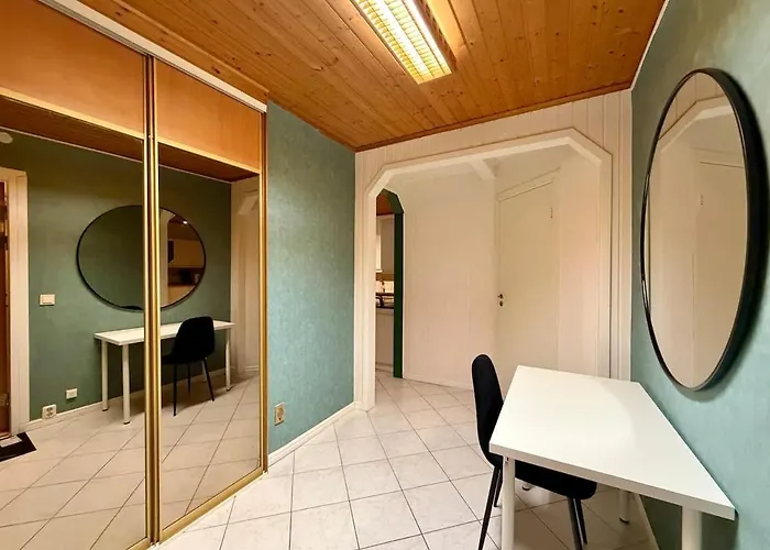 Workers House - 4 Bedroom - 7 Beds - Near Volvo - Desks 펜션 예테보리