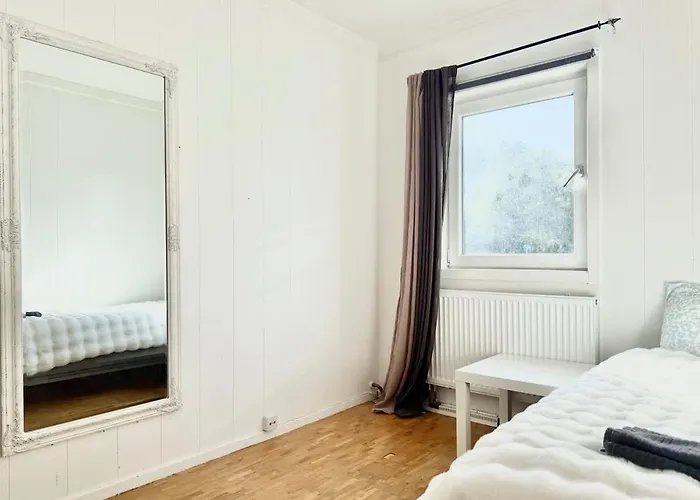 Perfect Workers - 11 Beds - 7 Bedroom - 2 Baths - Volvo * Gothenburg