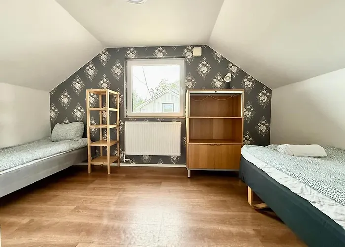 Semesterbostad Workers - 4 Beds - Near Volvo - Parking