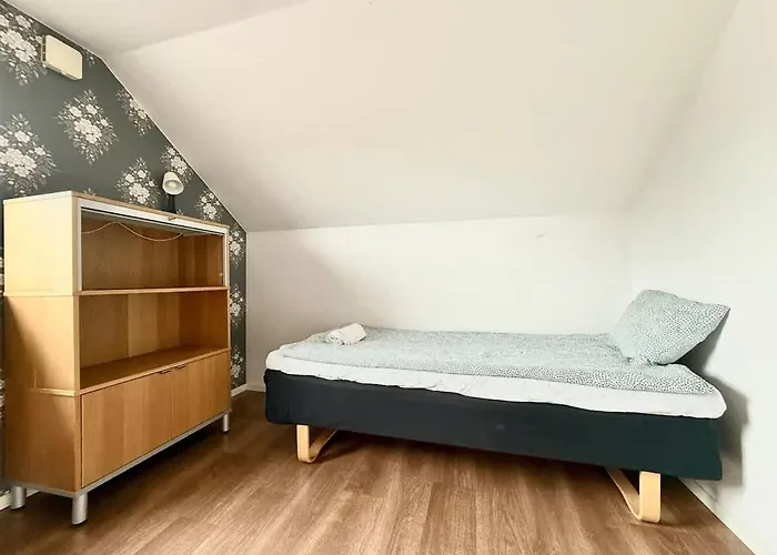 Workers - 4 Beds - Near Volvo - Parking Holiday home *