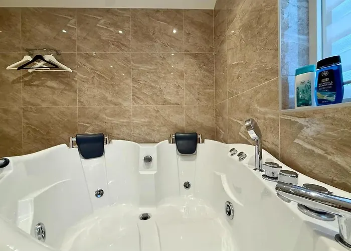 Workers - 7 Bedroom - 15 Beds - 3 Bath Сasa de vacaciones *