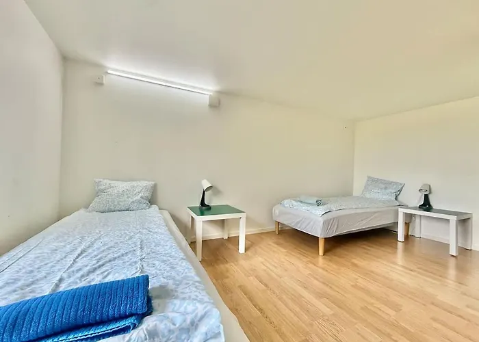 Workers - 3 Bedroom - 6 Beds - Free Parking Holiday home Gothenburg