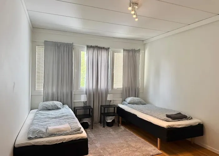 Workers - 2 Bath - 9 Beds - Parking