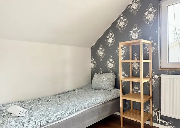 Workers - 4 Beds - Near Volvo - Parking 別荘