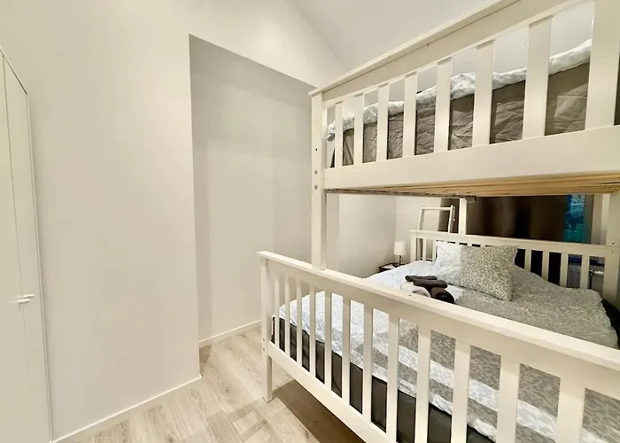 Premium Workers - 3 Beds - Volvo - Parking Holiday home *