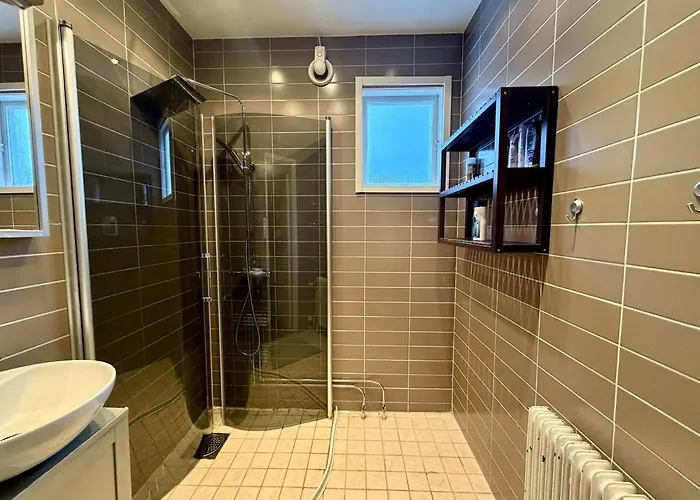 6 Beds - 4 Bedroom - For Workers - Volvo - Parking