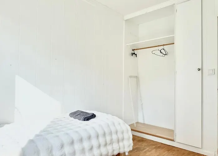 Perfect Workers - 11 Beds - 7 Bedroom - 2 Baths - Volvo Holiday home Gothenburg