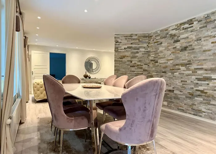 Workers - 7 Bedroom - 15 Beds - 3 Bath Holiday home Gothenburg