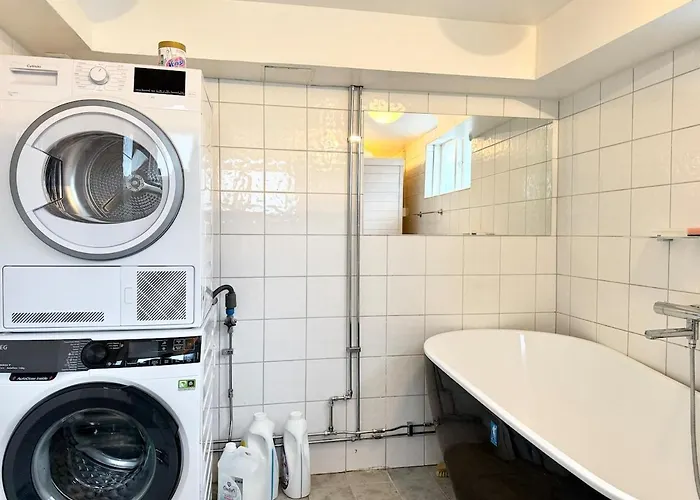 펜션 6 Beds - 4 Bedroom - For Workers - Volvo - Parking 예테보리