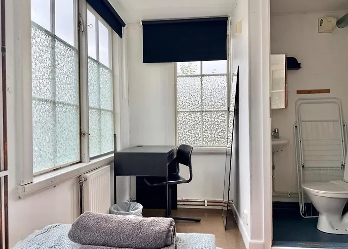 Workers Dream - 10 Bedroom - 14 Beds - Volvo * Gothenburg