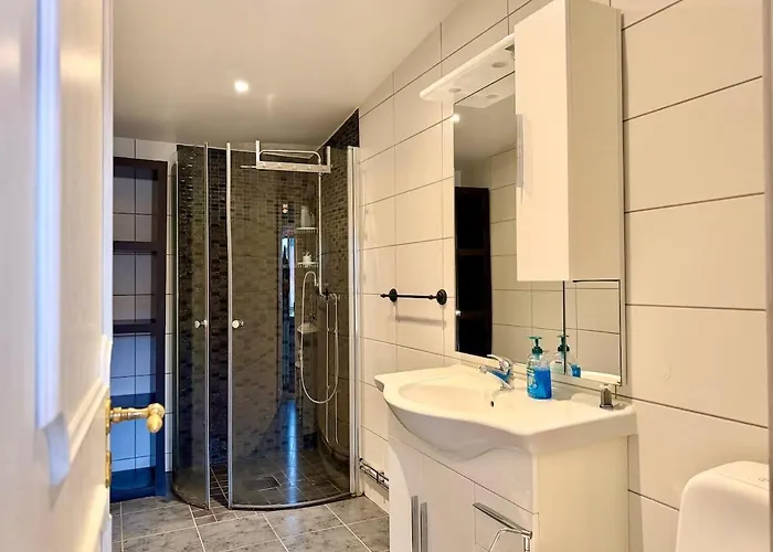 Workers - 4br - 4 Beds - Parking - Near Volvo גטבורג