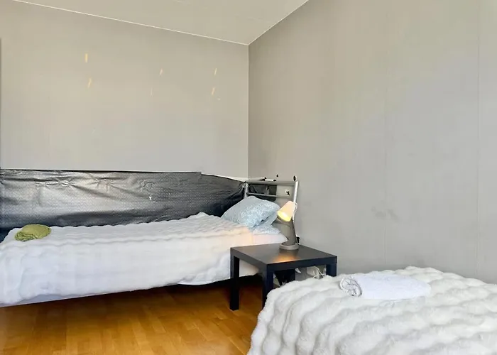 Business Groups - 4 Bedrooms - 7 Beds - Near Volvo Holiday home Gothenburg