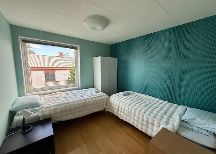 Holiday home Business Groups - 4 Bedrooms - 7 Beds - Near Volvo *