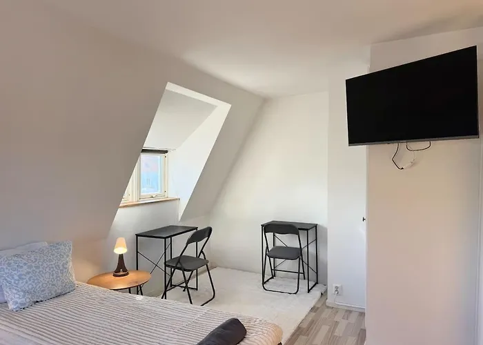 Workers Big - 5 Bedroom - 2 Bath - Volvo *