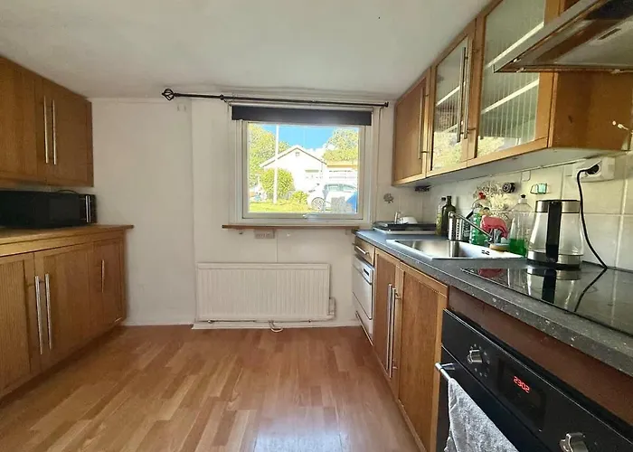 Workers - 5 Bedroom - 2 Bath - Volvo - Parking Gotemburgo