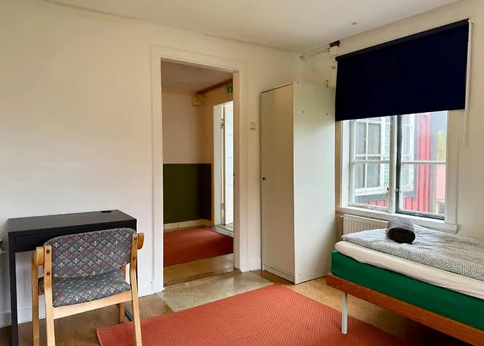 Workers Dream - 10 Bedroom - 14 Beds - Volvo Holiday home