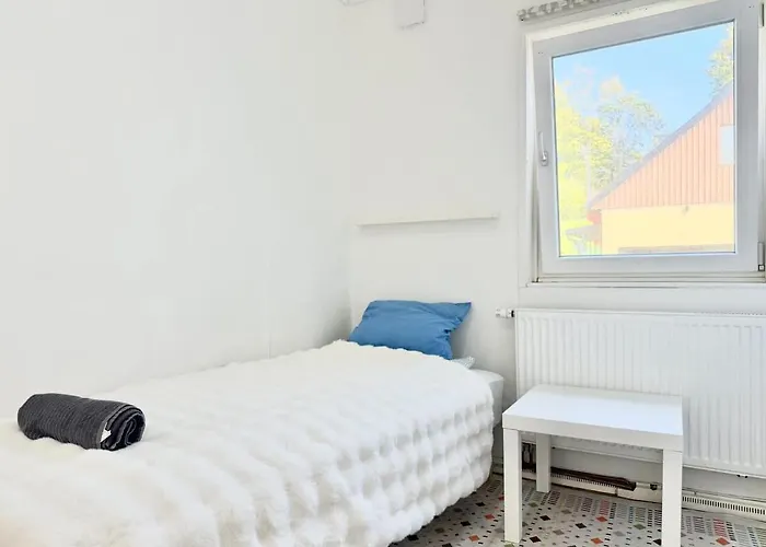 Perfect Workers - 11 Beds - 7 Bedroom - 2 Baths - Volvo Semesterbostad