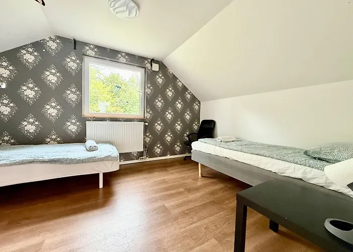 Workers • 19 Beds • 3 Kitchens • Volvo • Parking Feriehus Göteborg