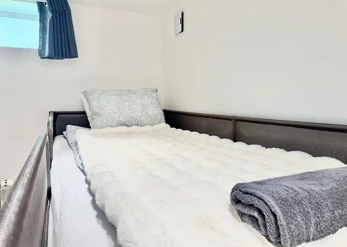 Workers Basement - 3 Bedroom - 6 Beds - 2 Baths - Parking - Volvo *