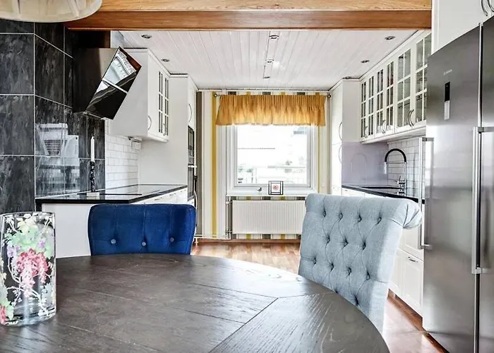 Workers - 4br - 8 Beds - 2 Kitchens - Volvo Göteborg