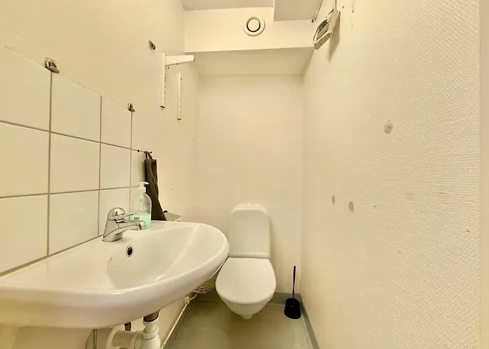 Workers Dream - 10 Bedroom - 14 Beds - Volvo Gothenburg