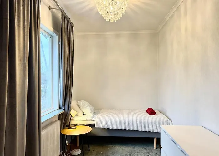 6 Beds - 4 Bedroom - For Workers - Volvo - Parking 펜션 예테보리