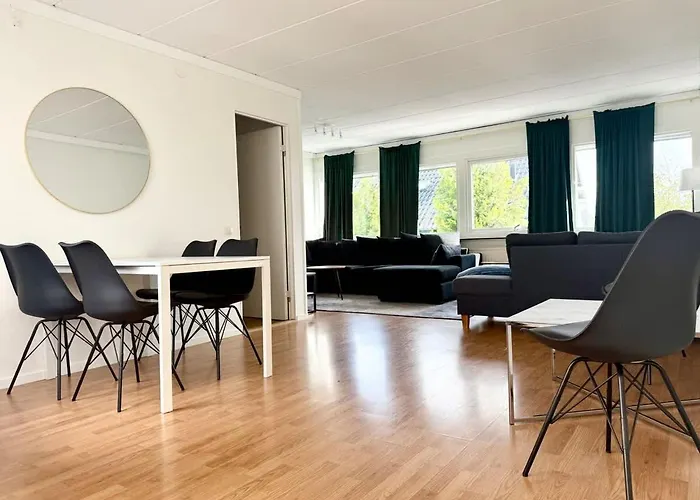 Workers - 2 Bath - 9 Beds - Parking *