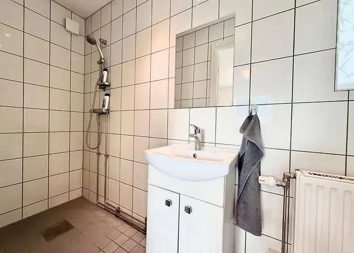 Workers - 4 Beds - Near Volvo - Parking Semesterbostad