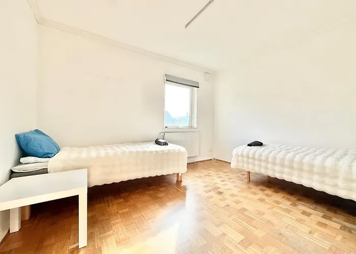 Perfect Workers - 11 Beds - 7 Bedroom - 2 Baths - Volvo Gothenburg