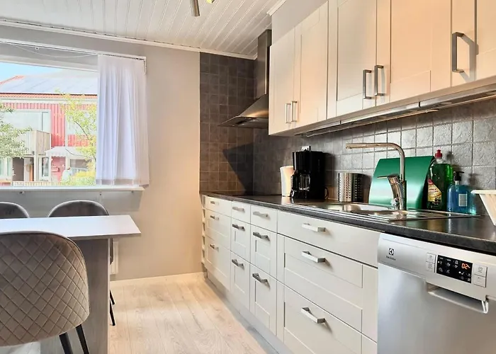 Workers - 8 Beds - 4 Bedroom - 2 Bath