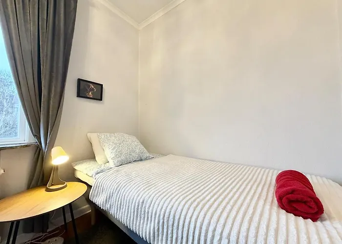 6 Beds - 4 Bedroom - For Workers - Volvo - Parking 別荘