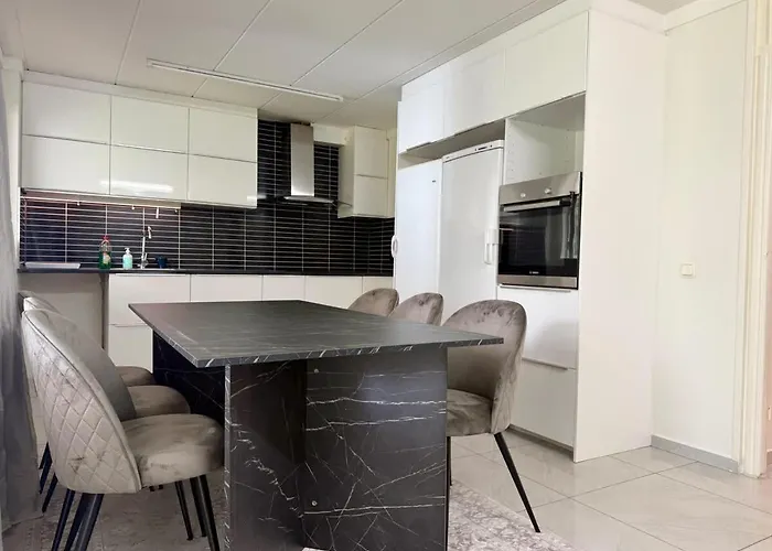 Workers - 2 Bath - 9 Beds - Parking Hébergement de vacances