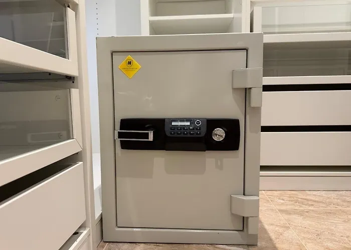 Workers - 7 Bedroom - 15 Beds - 3 Bath *