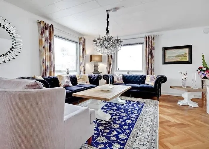 Workers - 4br - 8 Beds - 2 Kitchens - Volvo Semesterbostad