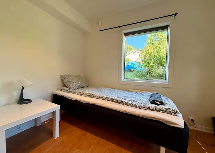 Workers - 5 Bedroom - 2 Bath - Volvo - Parking Holiday home