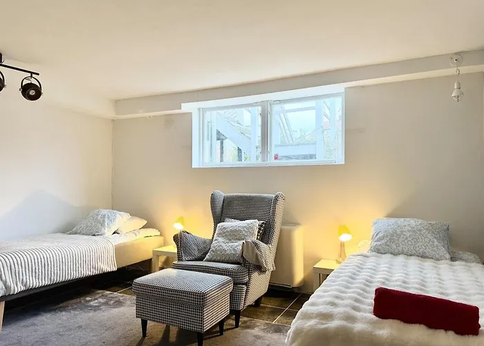 6 Beds - 4 Bedroom - For Workers - Volvo - Parking *