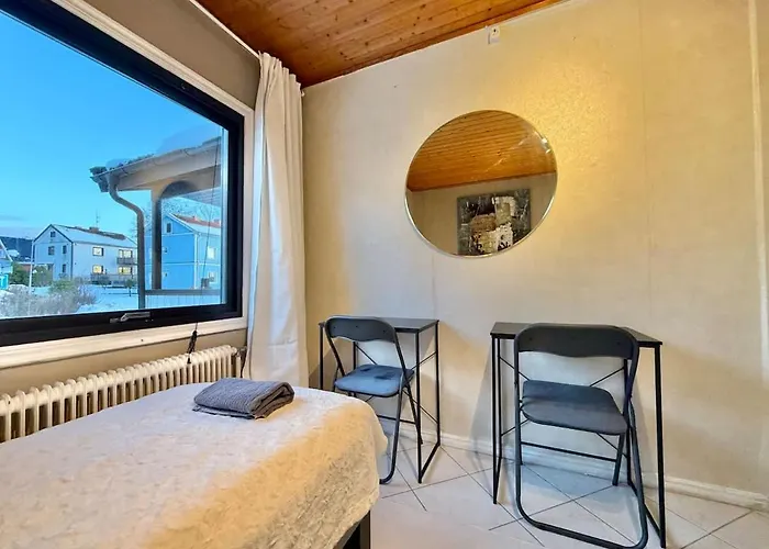 Workers House - 4 Bedroom - 7 Beds - Near Volvo - Desks Göteborg