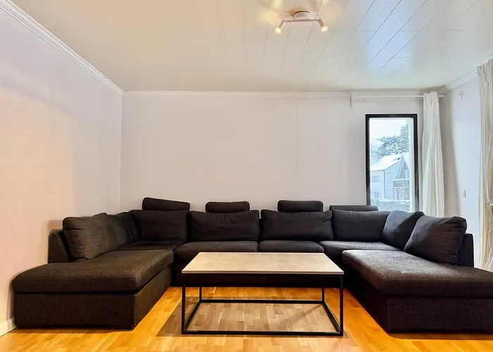 Дом отдыха Workers Premium - 5 Bedroom - 10 Beds - Parking Гётеборг