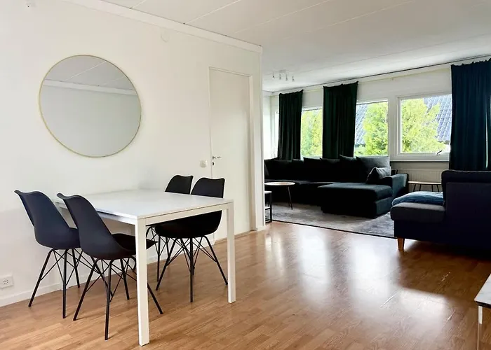 Workers - 2 Bath - 9 Beds - Parking