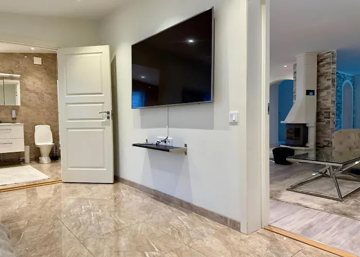 Workers - 7 Br - 15 Beds - 3 Bath *