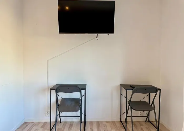 Workers Big - 5 Br - 2 Bath - Volvo Goteborg