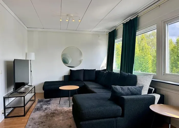 Workers - 2 Bath - 9 Beds - Parking Holiday home