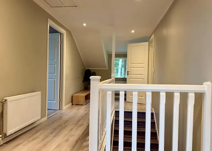 Workers Dream - 10 Bedroom - 14 Beds - Volvo Holiday home *