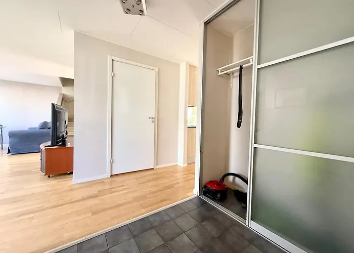 Business Groups - 4 Bedrooms - 7 Beds - Near Volvo Gothenburg