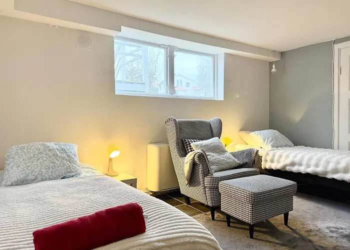 6 Beds - 4 Bedroom - For Workers - Volvo - Parking Semesterbostad Göteborg