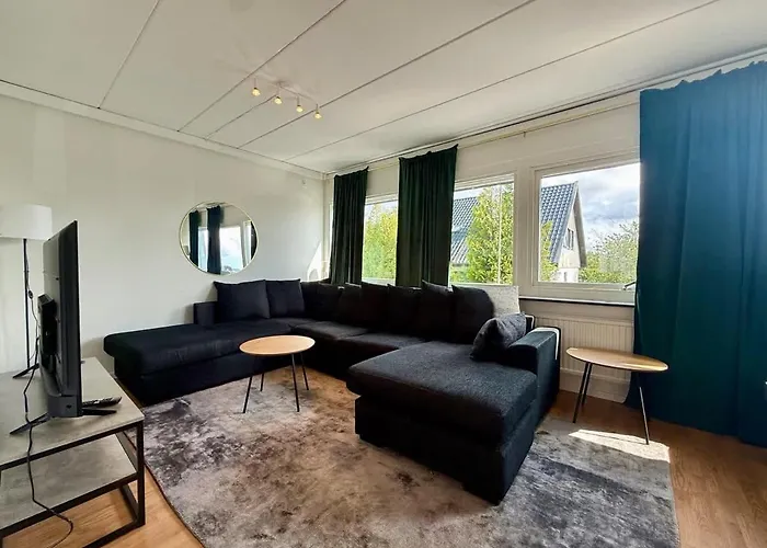 Holiday home Workers - 2 Bath - 9 Beds - Parking Gothenburg