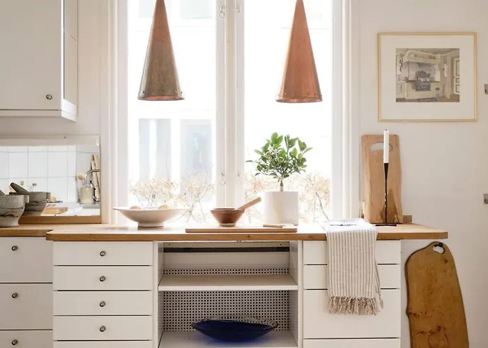 Family & Worker In *